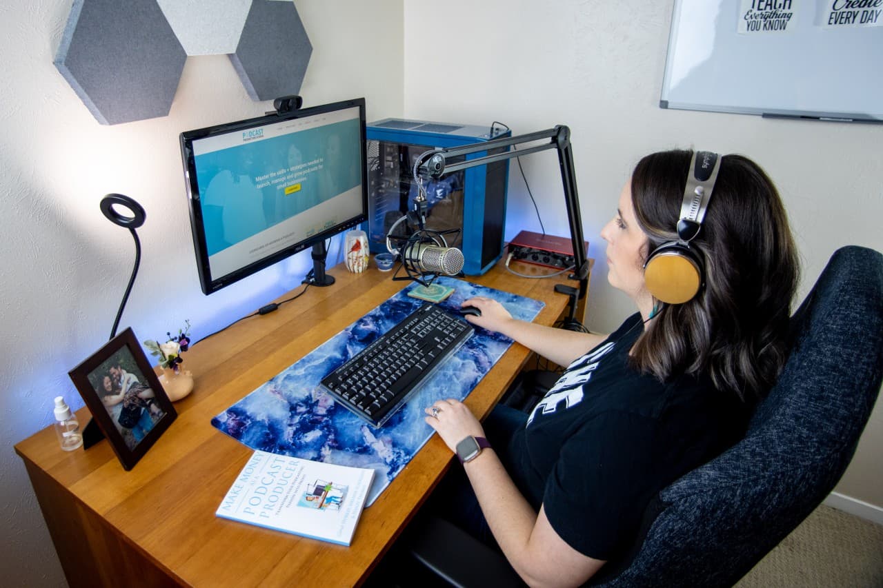 5 Essential Tools You Need to Build a Voiceover Business 
