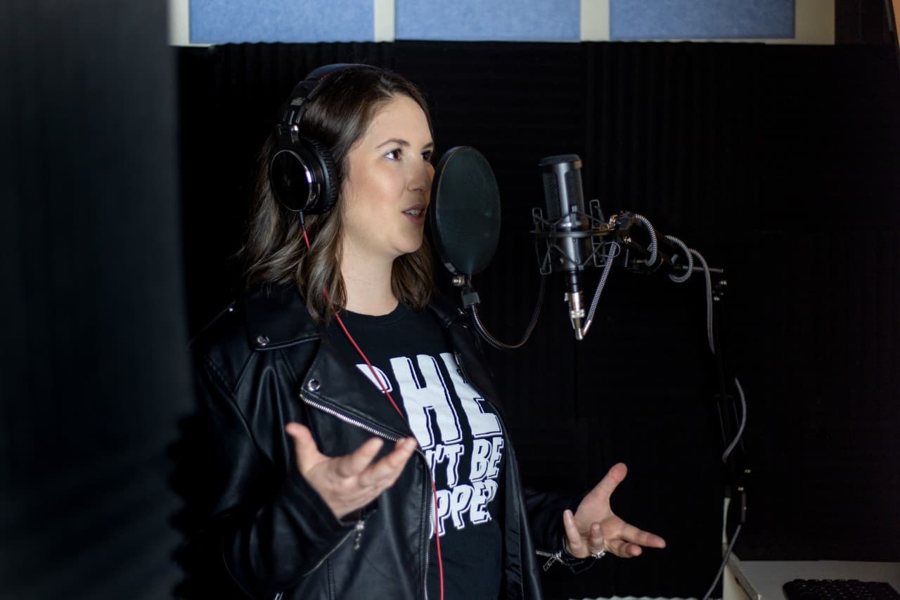 5 Essential Tools You Need to Build a Voiceover Business 