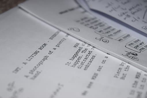 Five Reasons it Pays For Actors To Get into Voice Acting 